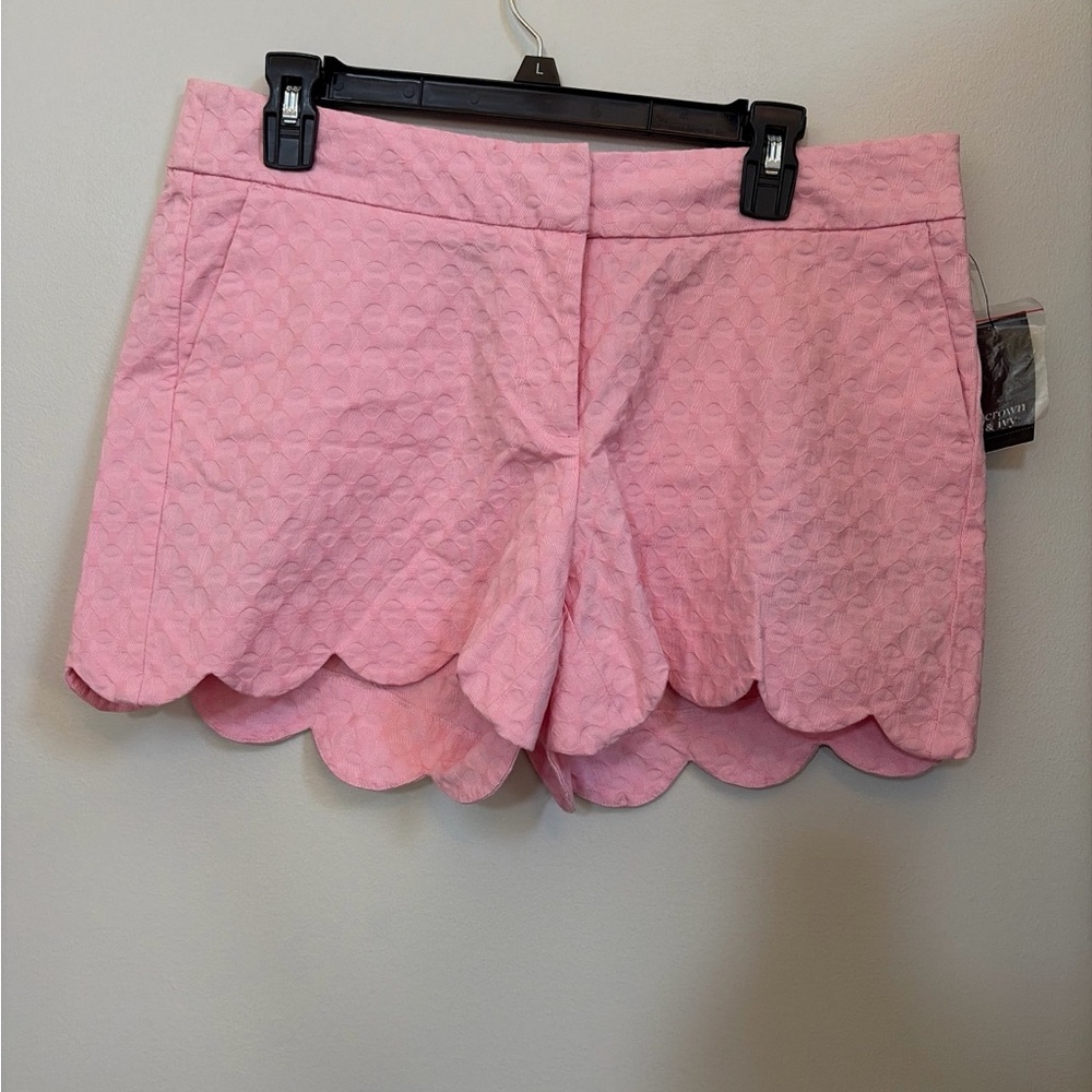 crown & ivy Pink Scallop Hem Textured Shorts